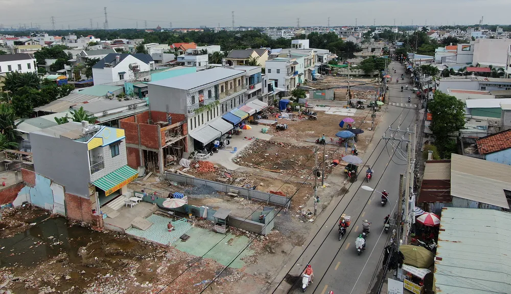 Các hộ dân ở xã Phước Kiển, huyện Nhà Bè đồng thuận bàn giao mặt bằng, nhờ đó cầu Long Kiểng được đẩy nhanh tiến độ thi công, dự kiến hoàn thành vào dịp 2-9