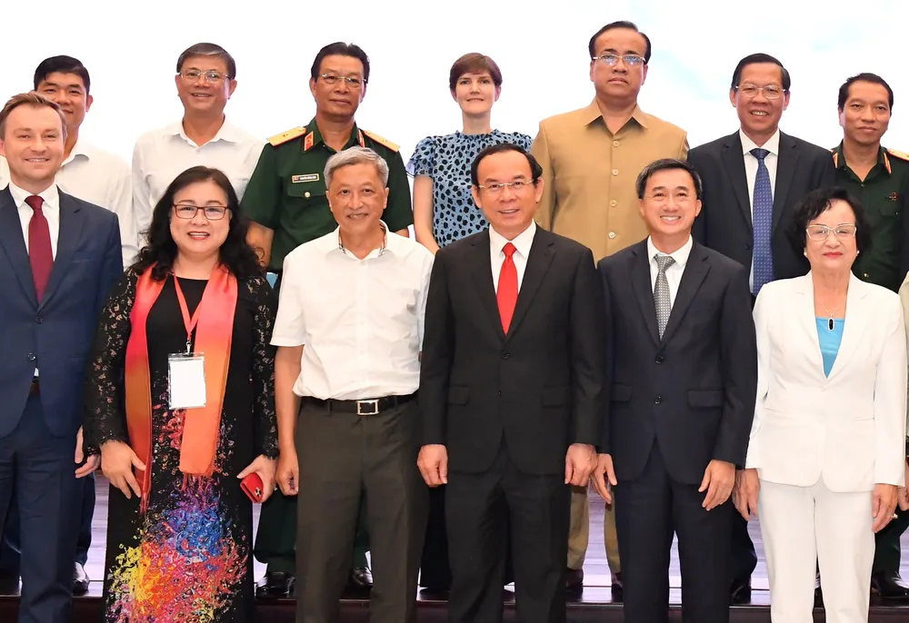 Bí thư Thành ủy TPHCM Nguyễn Văn Nên cùng các đại biểu dự Hội nghị Đánh giá hiệu quả và định hướng phát triển y tế chuyên sâu tại TPHCM. Ảnh: VIỆT DŨNG Bí thư Thành ủy TPHCM Nguyễn Văn Nên cùng các đại biểu dự Hội nghị Đánh giá hiệu quả và định hướng phát triển y tế chuyên sâu tại TPHCM. Ảnh: VIỆT DŨNG