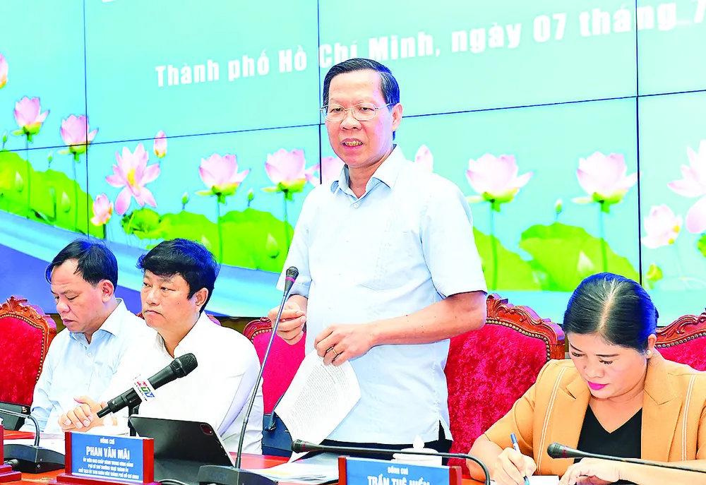 Chủ tịch UBND TPHCM Phan Văn Mãi phát biểu tại hội nghị. Ảnh: VIỆT DŨNG
