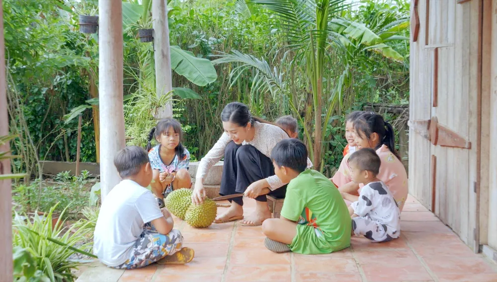 Những đứa trẻ lớn lên sẽ học từ thái độ, biểu hiện của người lớn xung quanh mình. Ảnh: KHÓI LAM CHIỀU