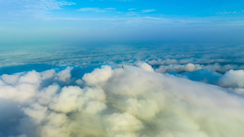 Núi Bà Đen đang trong mùa săn mây lý tưởng. Ảnh: Nguyễn Minh Tú