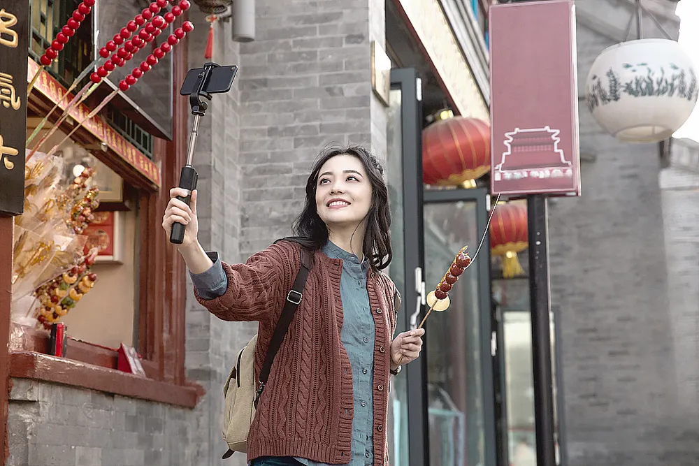 Khách du lịch trải nghiệm Citywalk tại Bắc Kinh