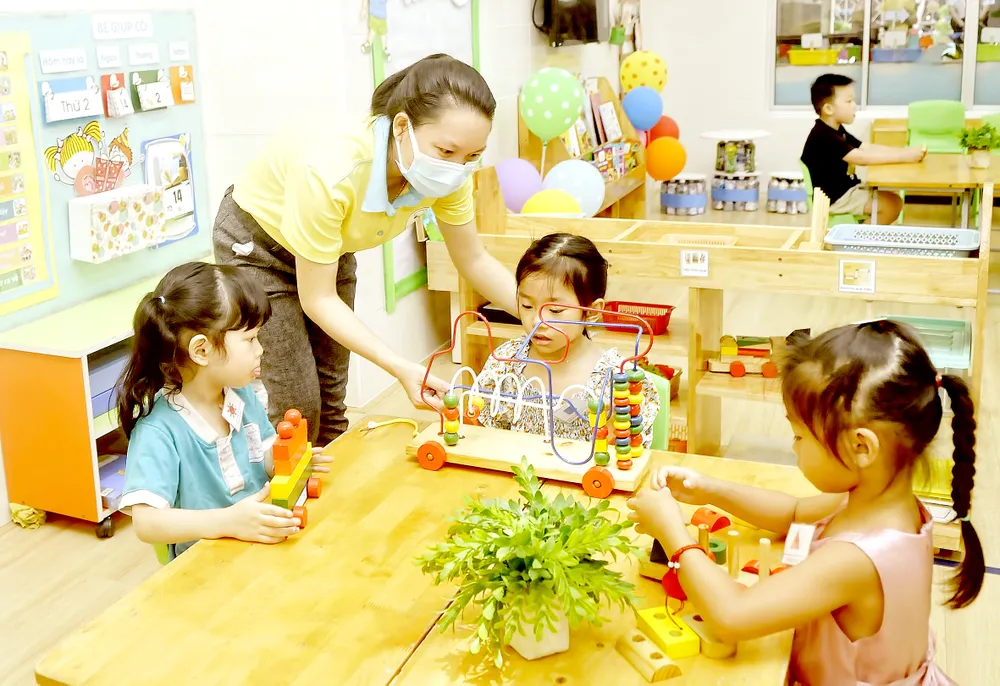 Bộ trưởng Bộ GD-ĐT: 'Tạo thuận lợi, bớt căng thẳng cho giáo viên'