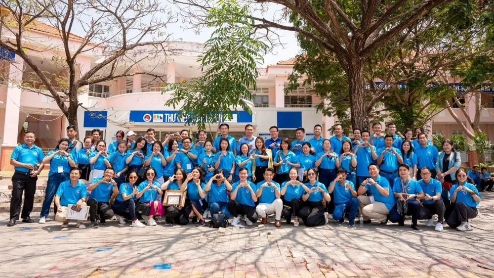 Hội Doanh nhân trẻ TPHCM trao tặng thư viện container thứ 10 tại Trường THCS Doi Lầu, huyện Cần Giờ, TPHCM