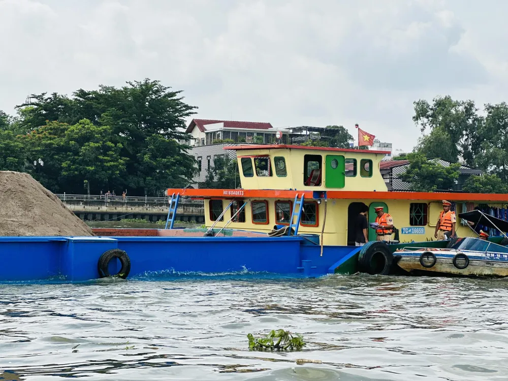 CSGT TPHCM tuần tra trên đường thủy