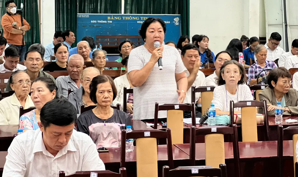 Cử tri nêu ý kiến với Tổ đại biểu Quốc hội