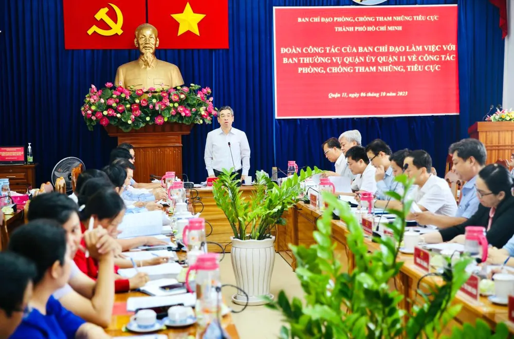 Phó Bí thư Thành ủy, Trưởng Ban Tổ chức Thành ủy TPHCM Nguyễn Phước Lộc phát biểu tại buổi làm việc với Ban Thường vụ Quận ủy quận 11