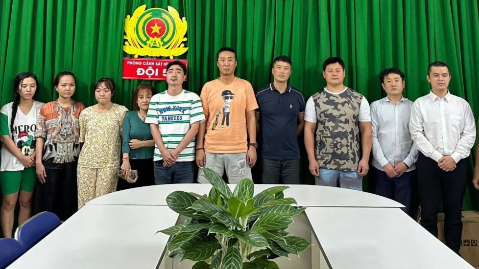 Nhóm đối tượng tại cơ quan công an