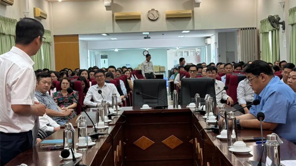 Quang cảnh buổi gặp gỡ của lãnh đạo Sở Y tế với hơn 130 cán bộ quản lý trẻ của ngành y tế Thành phố