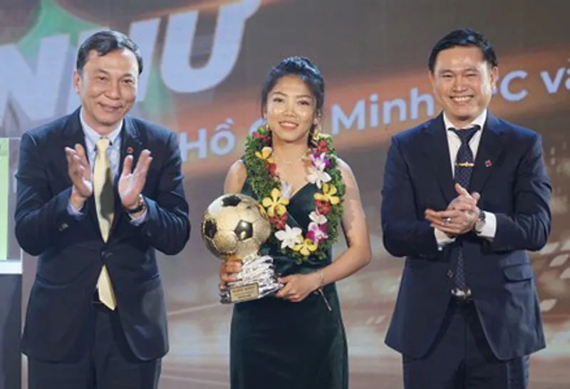 Huỳnh Như đang giữ kỷ lục 5 lần giành danh hiệu Quả bóng vàng nữ. Ảnh: HOÀNG HÙNG