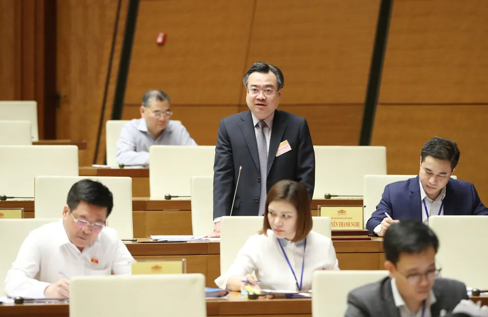 Bộ trưởng Bộ Xây dựng Nguyễn Thanh Nghị trả lời chất vấn. Ảnh: QUANG PHÚC