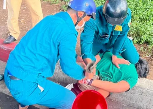 Lực lượng Ban Chỉ huy quân sự phường 15, quận 8 bắt giữ nghi phạm