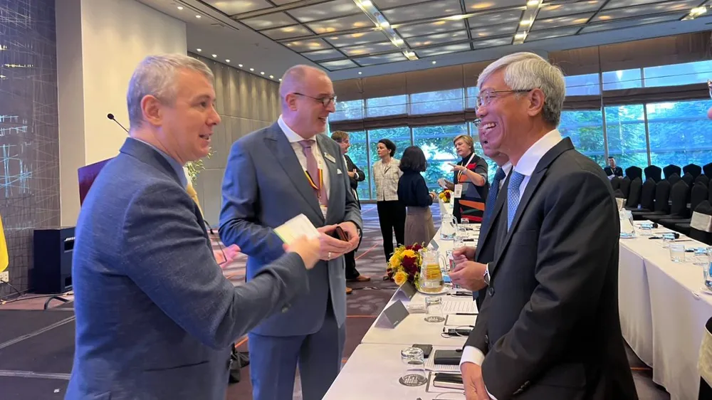 Đại biểu, doanh nghiệp EU đang trao đổi với lãnh đạo TPHCM để tìm hiểu môi trường đầu tư