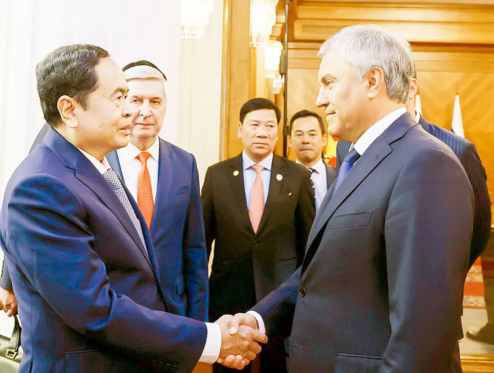 Chairman of the Vietnamese National Assembly Tran Thanh Man (left) and Chairman of the State Duma of the Federal Assembly of the Russian Federation Vyacheslav Victorovich Volodin at their meeting in Moscow on September 9. (Photo: VNA)