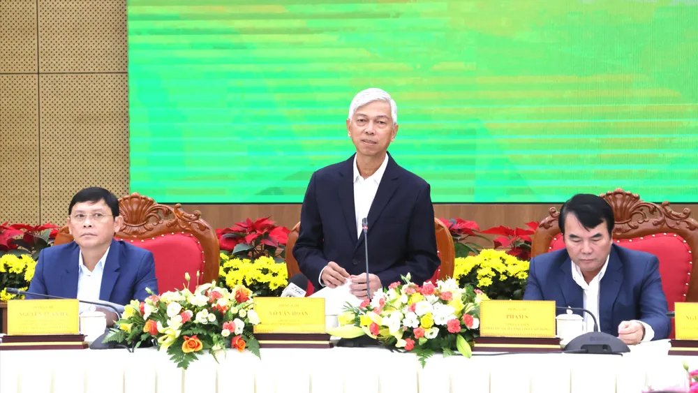 市人委会副主席武文欢在对话会上发言。（图：段坚）