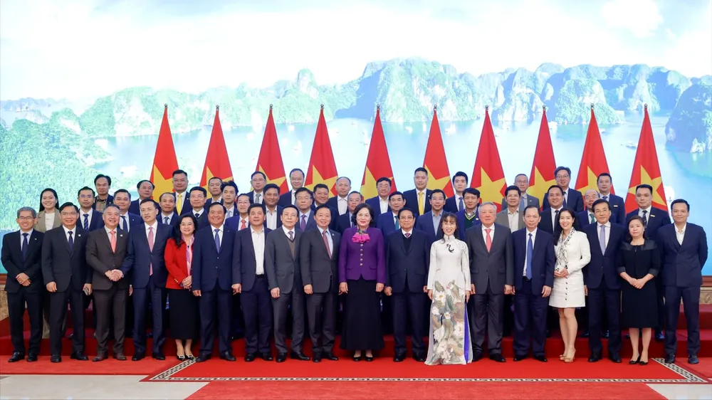 Thủ tướng và các đại biểu tham dự Hội nghị.jpg