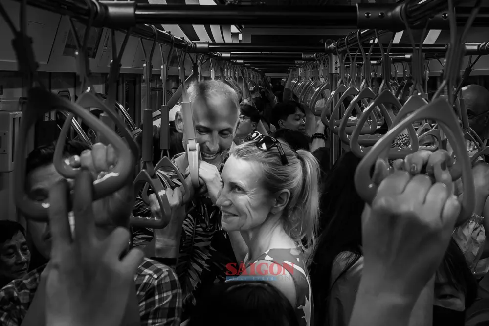 NK 28-3- Người dân và du khách trải nghiệm tuyến Metro số 1 TPHCM (1).jpeg