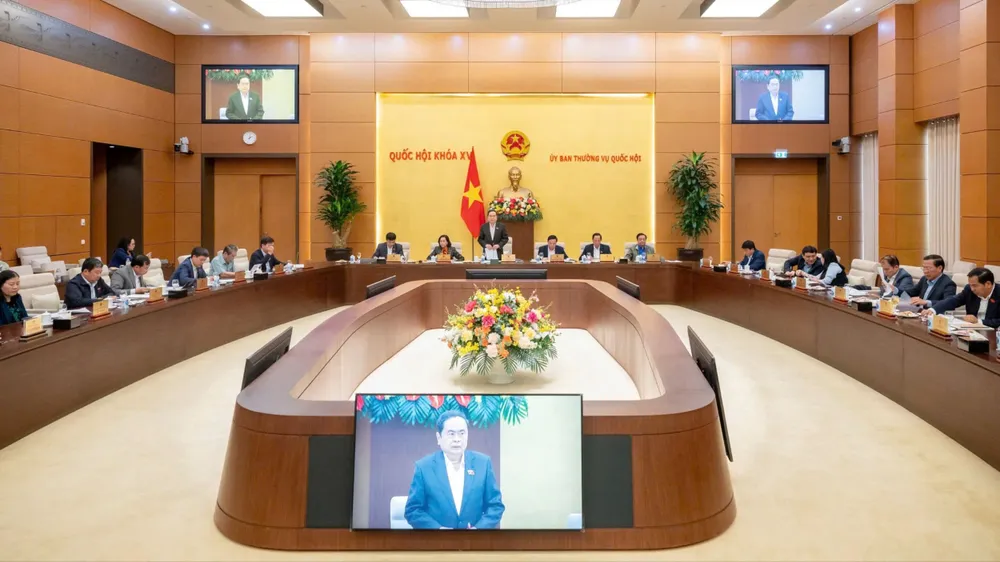 Chủ tịch Quốc hội Trần Thanh Mẫn chủ trì và phát biểu tại phiên họp của Ủy ban Thường vụ Quốc hội cho ý kiến về việc chuẩn bị Kỳ họp thứ 9, Quốc hội khóa XV, chiều 31-3. Ảnh: VIẾT CHUNG