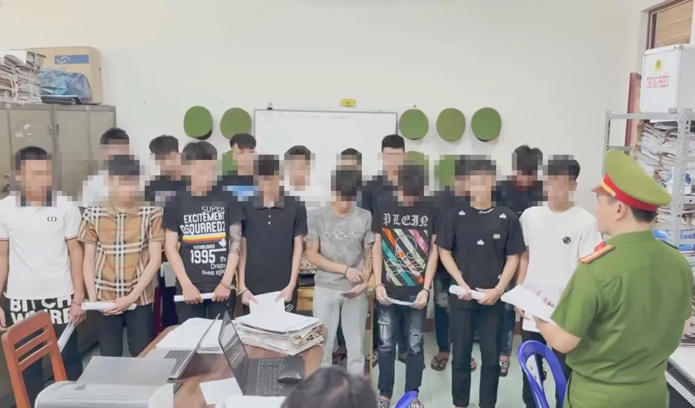 Nhóm thanh niên gây thương tích rồi bỏ trốn khỏi địa phương và đi biển