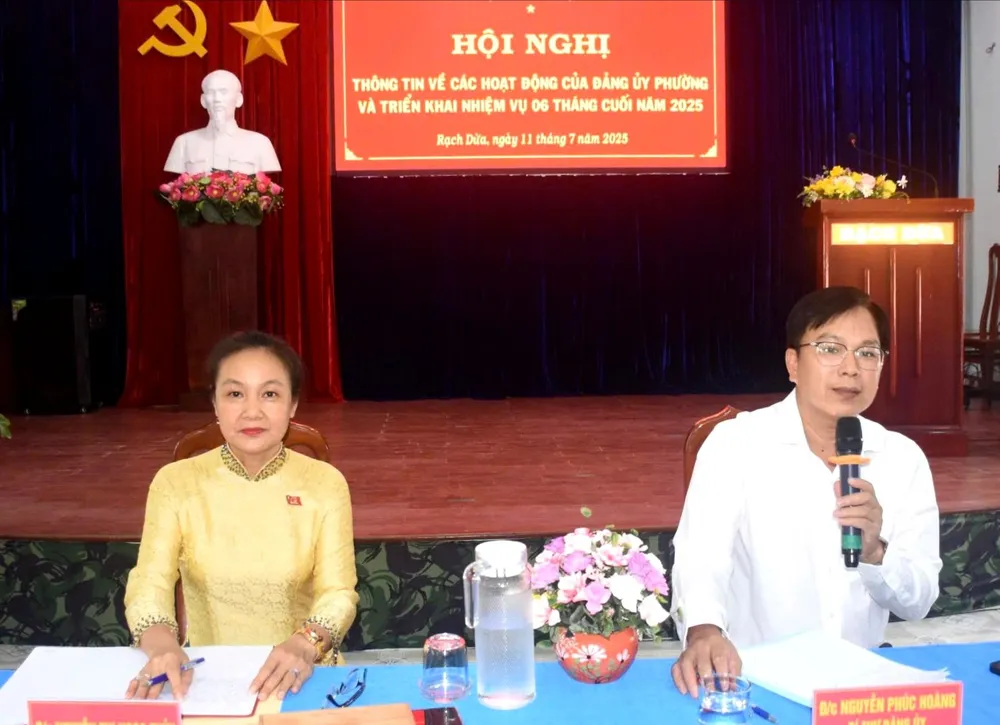 Lãnh đạo Đảng uỷ, HĐND phường Rạch Dừa, TPHCM giải đáp các thắc mắc của người dân