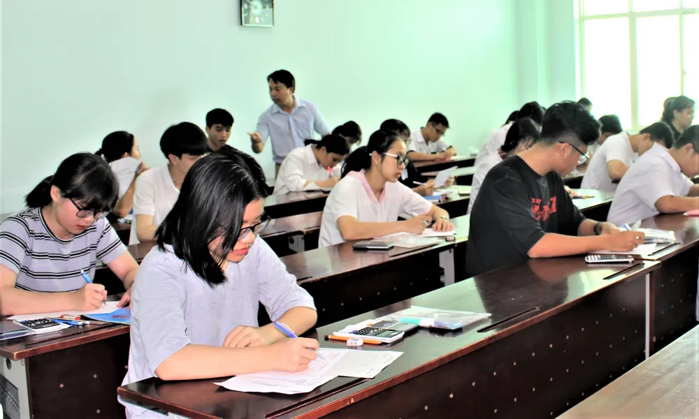 Thí sinh dự thi ĐGNL do ĐHQG TPHCM tổ chức.jpg