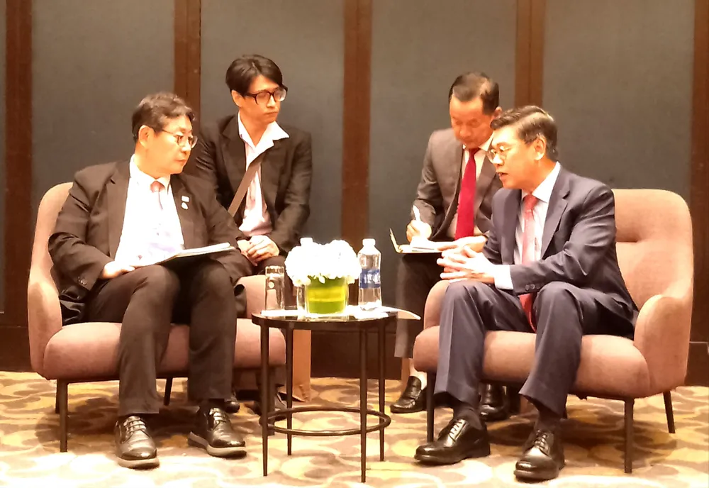 Phó Chủ tịch UBND TPHCM Nguyễn Văn Dũng tiếp Thị trưởng TP Gimhae Hong Tae-yong. Ảnh: MINH CHÂU