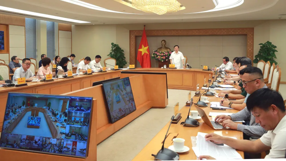 Phó Thủ tướng Trần Hồng Hà chủ trì cuộc họp về phương án triển khai ứng phó với siêu bão Ragasa