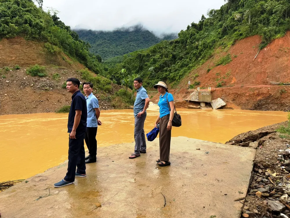 Ảnh 1 Hoàn lưu bão số 10 khiến xã Nga My bị thiệt hại nặng nề về hạ tầng, đường giao thông.jpg