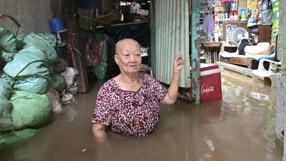 Triều cường dâng cao làm ngập một số nhà dân trên địa bàn TP Cần Thơ. Ảnh: TRUNG PHẠM