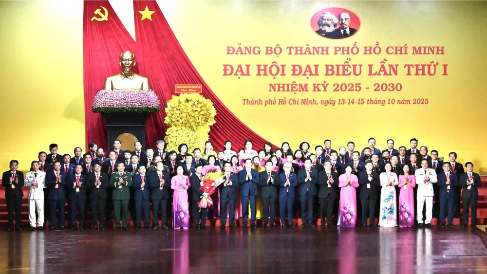 Đoàn đại biểu TPHCM dự Đại hội đại biểu toàn quốc lần thứ XIV của Đảng. Ảnh: VIỆT DŨNG