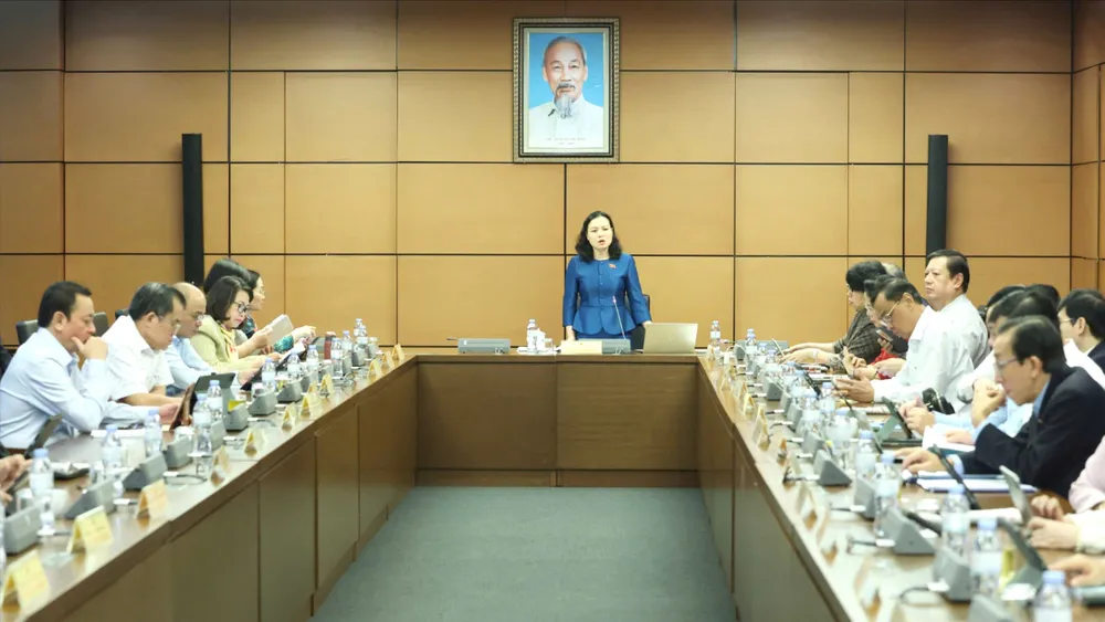 Đoàn đại biểu Quốc hội TPHCM thảo luận tại tổ sáng 6-11. Ảnh: QUANG PHÚC