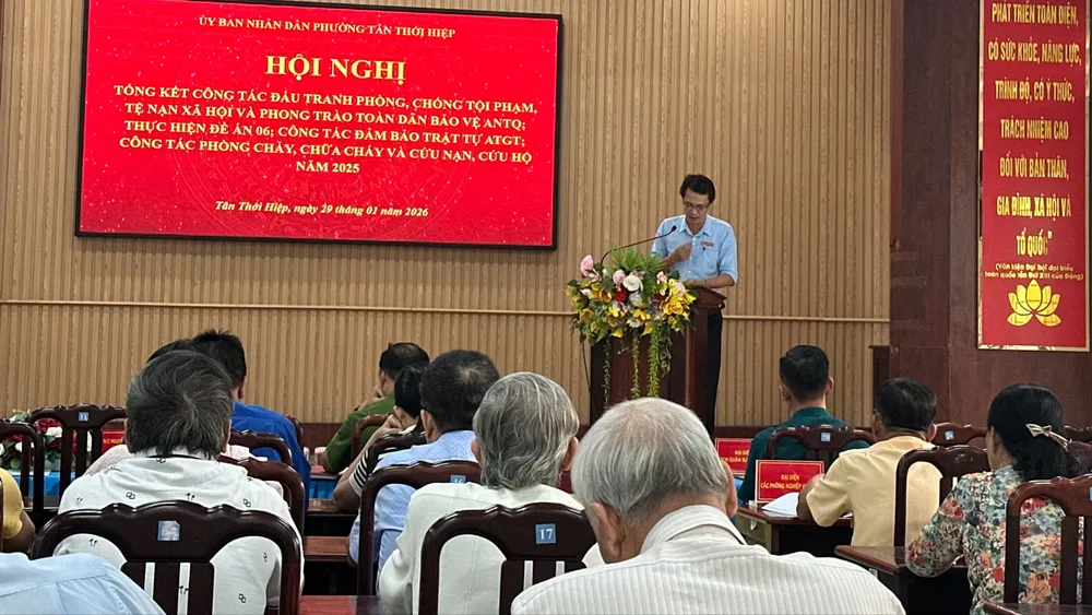 Hội nghị tổng kết công tác đấu tranh phòng, chống tội phạm tệ nạn xã hội và phong trào toàn dân bảo vệ an ninh tổ quốc tại phường Tân Thới Hiệp, TPHCM. Ảnh: THANH HIỀN