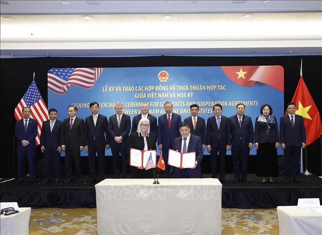 Tổng Bí thư Tô Lâm chứng kiến lễ trao Hợp đồng cung cấp động cơ GTF và dịch vụ bảo dưỡng toàn diện cho máy bay A321NEO và A321 XLR giữa Vietjet Air (Việt Nam) và Pratt &amp; Whitney. Ảnh: Thống Nhất/TTXVN