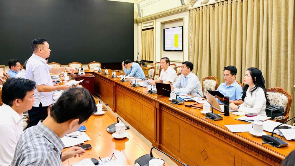 Các đơn vị báo cáo tại buổi khảo sát