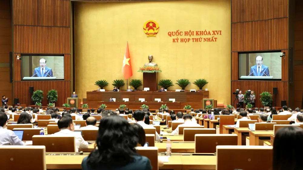 Chủ nhiệm Ủy ban Pháp luật và Tư pháp của Quốc hội Phan Chí Hiếu trình bày tờ trình về bổ sung chương trình kỳ họp thứ nhất Quốc hội khóa XVI. Ảnh: QUANG PHÚC 