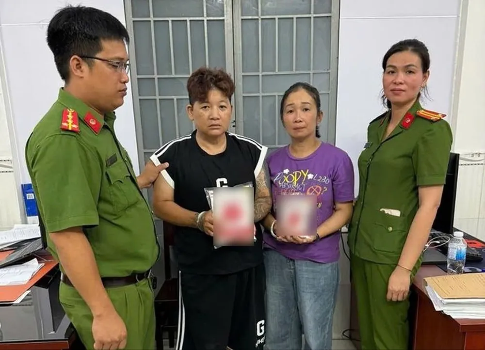 Các đối tượng Dương Thị Yến Oanh và Hồ Tú Phụng bị bắt tạm giam. Ảnh: CATN