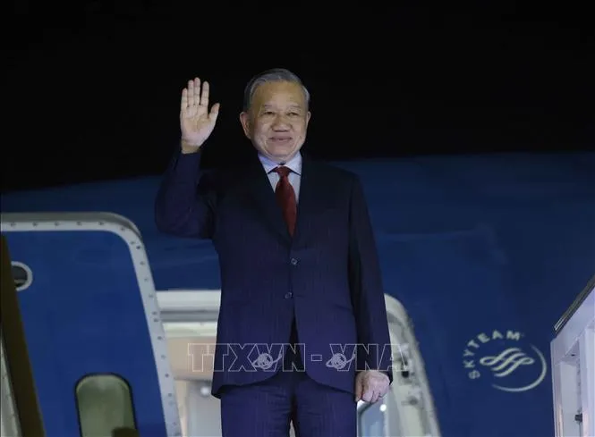 Tổng Bí thư, Chủ tịch nước Tô Lâm đến sân bay quốc tế Bandaranaike, thủ đô Colombo. Ảnh: Thống Nhất/TTXVN