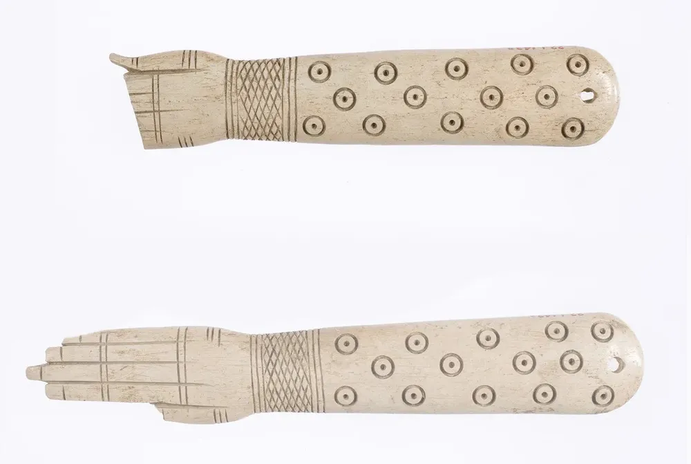 CN6 Anh1-hand.jpg