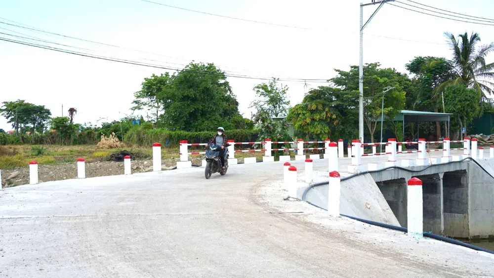 Cầu Suối Thị vừa được đưa vào sử dụng. Ảnh: QUANG NHÂN