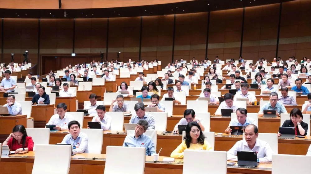 Phiên thảo luận chiều 10-8. Ảnh: VIẾT CHUNG
