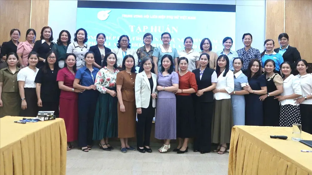 Các đại biểu tham dự chương trình tập huấn. Ảnh: PHƯƠNG LOAN