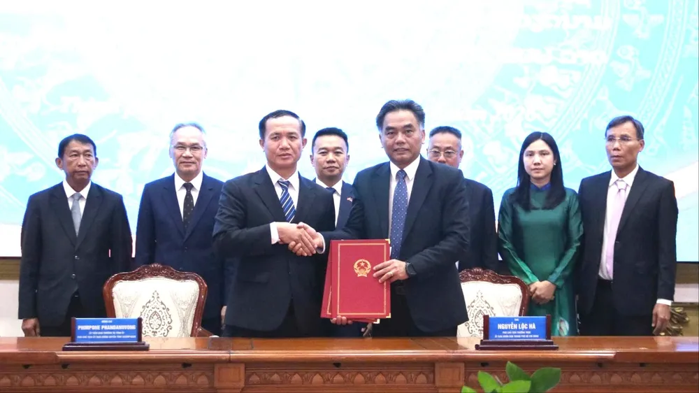 Hai bên ký Bản ghi nhớ hợp tác giai đoạn 2026-2030, đặt mục tiêu trở thành hình mẫu hợp tác Việt Nam - Lào