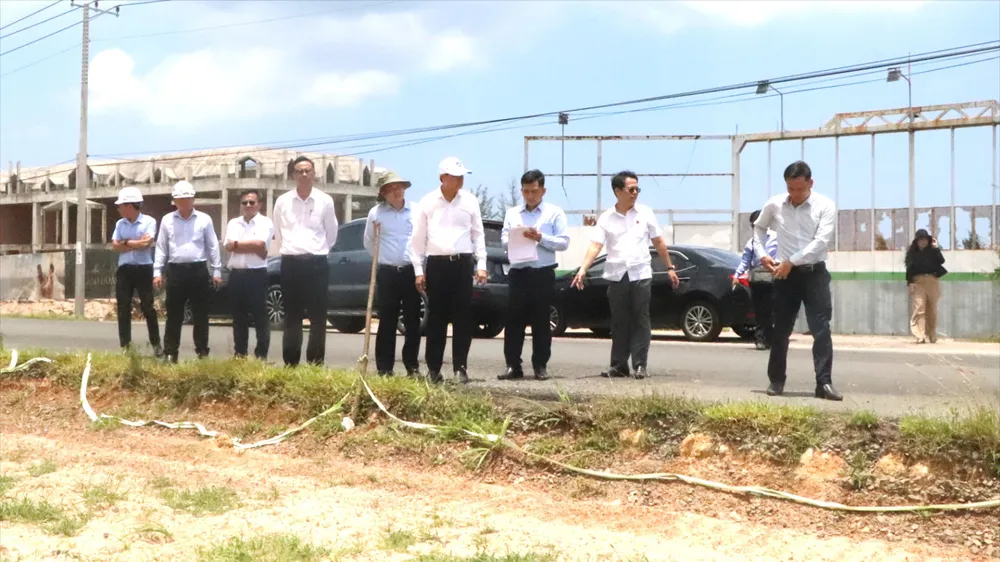 Thường trực HĐND TPHCM khảo sát tuyến đường ven biển