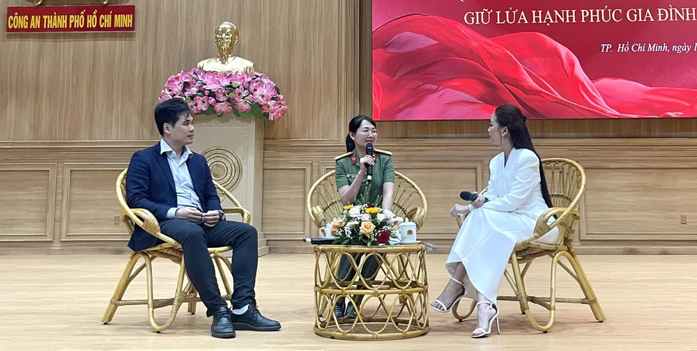 Giao-luu-san-khau.jpg