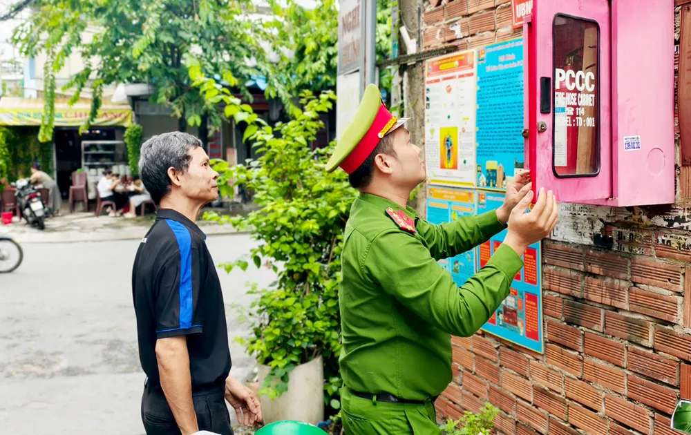 phongchaychuachay.jpg