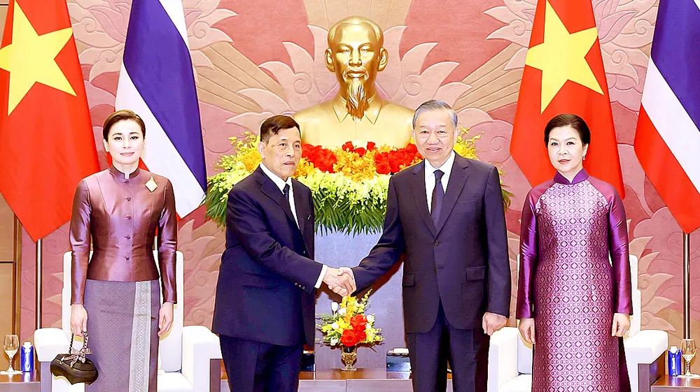 Tổng Bí thư, Chủ tịch nước Tô Lâm và Phu nhân Ngô Phương Ly cùng Nhà Vua Thái Lan Maha Vajiralongkorn Phra Vajiraklaochaoyuhua và Hoàng hậu Suthida Bajrasudhabimalalakshana. Ảnh: TTXVN