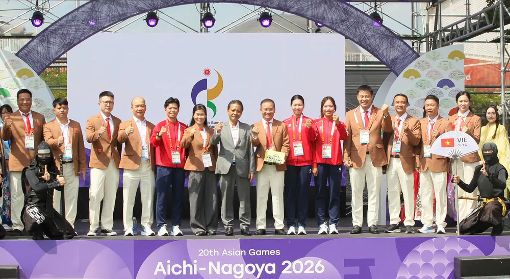 Đại diện Đoàn Thể thao Việt Nam trong lễ thượng cờ tại ASIAD 20 ngày 18-9. Ảnh: TÂM NINH