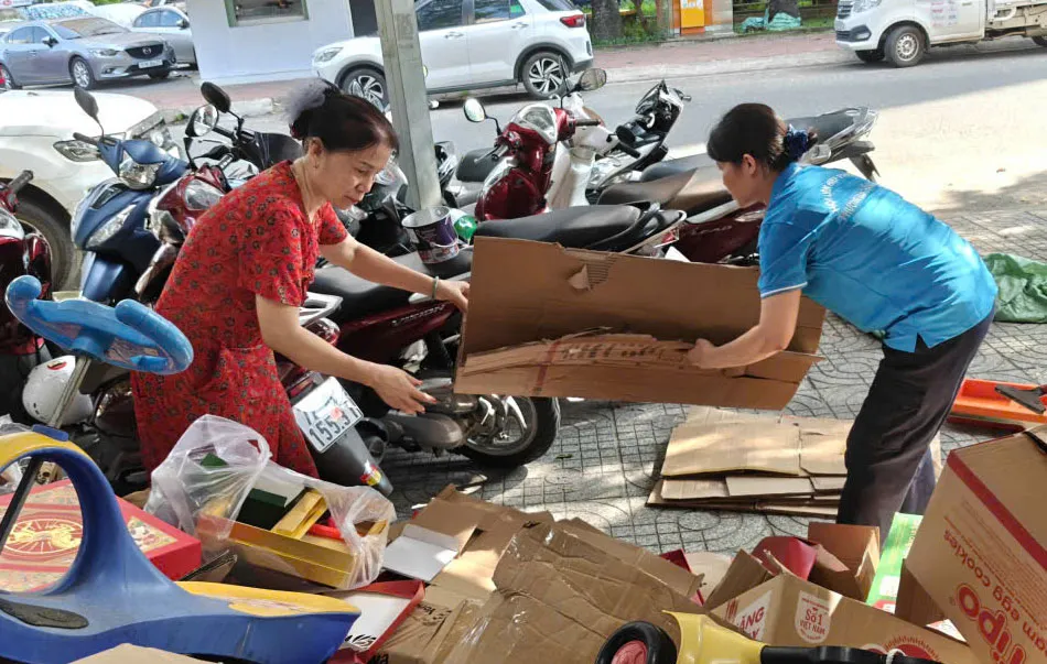 Các hội viên thu gom phế liệu