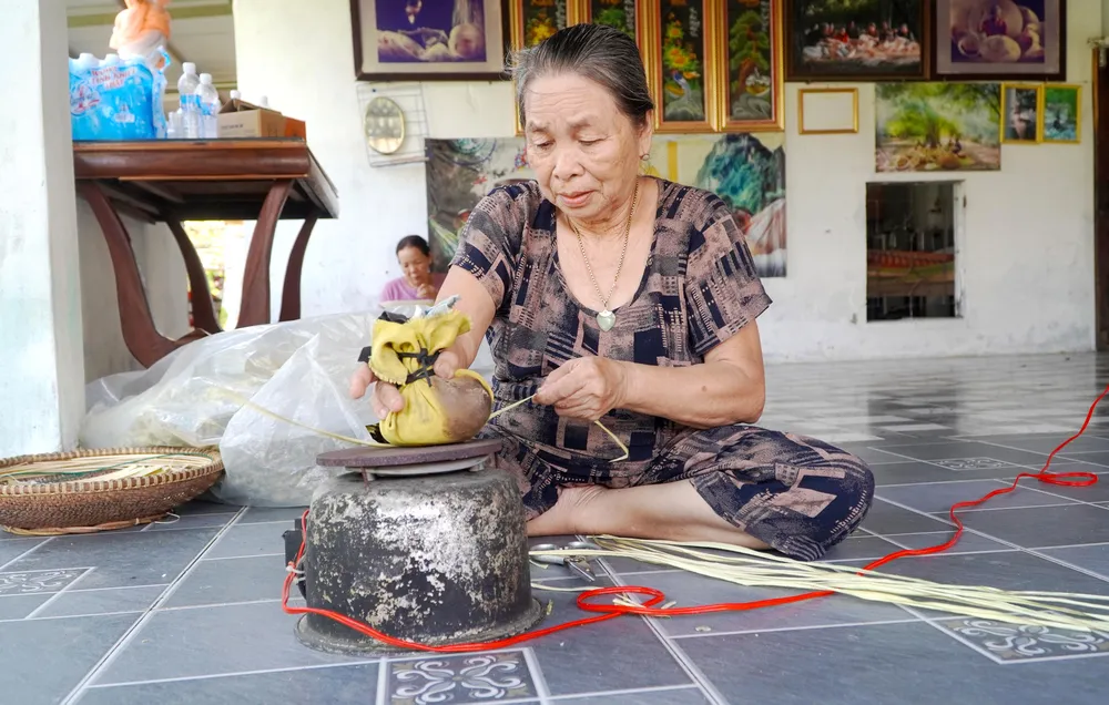 nghe-nhan-lam-non1.jpg