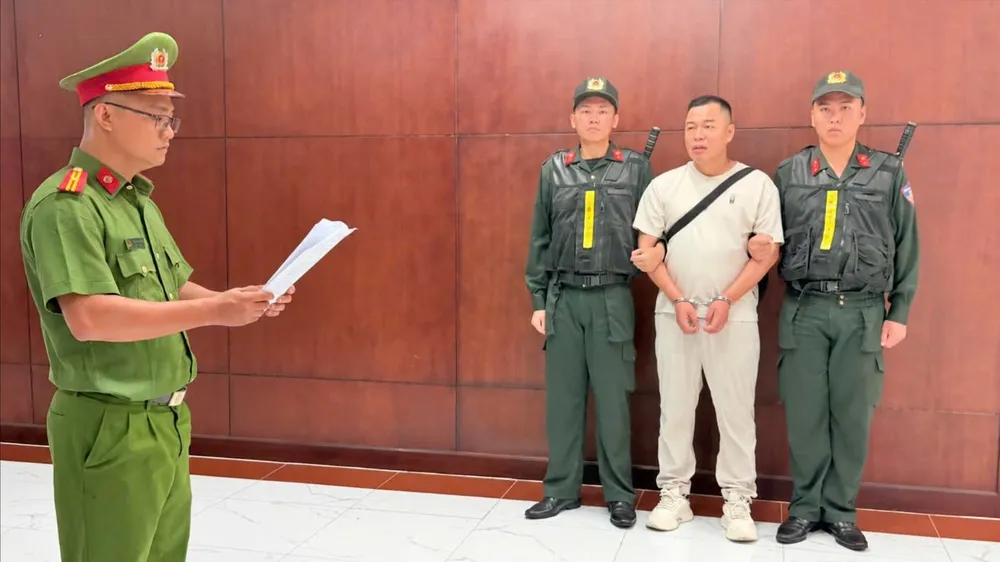 Công an TPHCM khởi tố, bắt Sun Yupeng. Ảnh: CATP